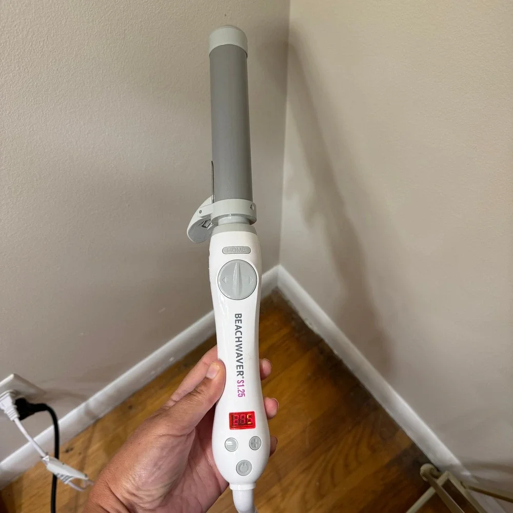 Beachwaver S1.25 Rotating Curling Iron Dual Voltage White Tested Working